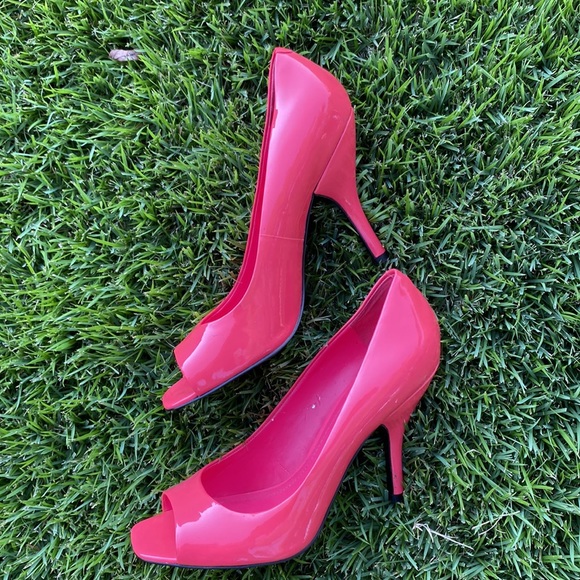 PROM Barbie Pink BCBGeneration peep toe shiny heels size 9B - Picture 4 of 7